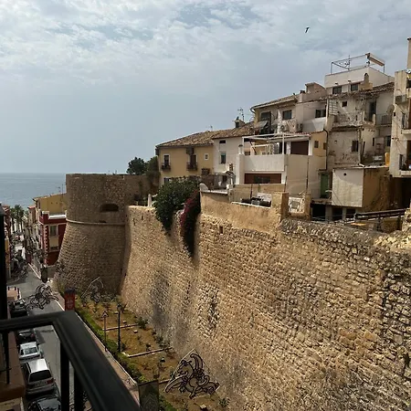 Mu, Situada En La Muralla Del Casco Historico *